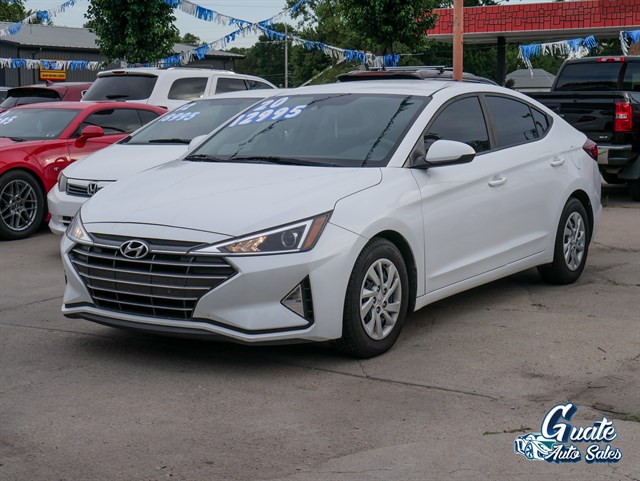 Hyundai Elantra photo 3