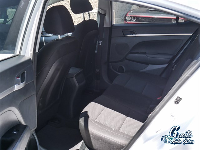 Hyundai Elantra photo 8