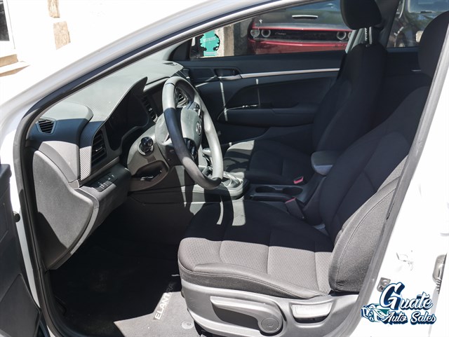 Hyundai Elantra photo 5