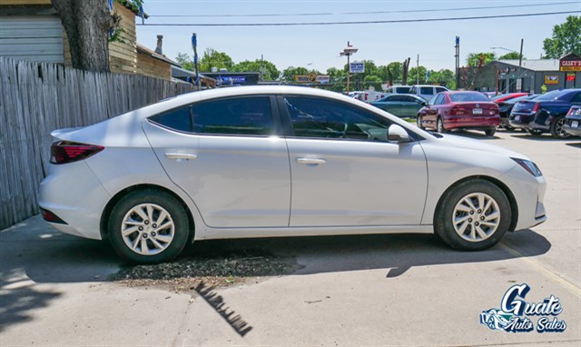 Hyundai Elantra photo 10