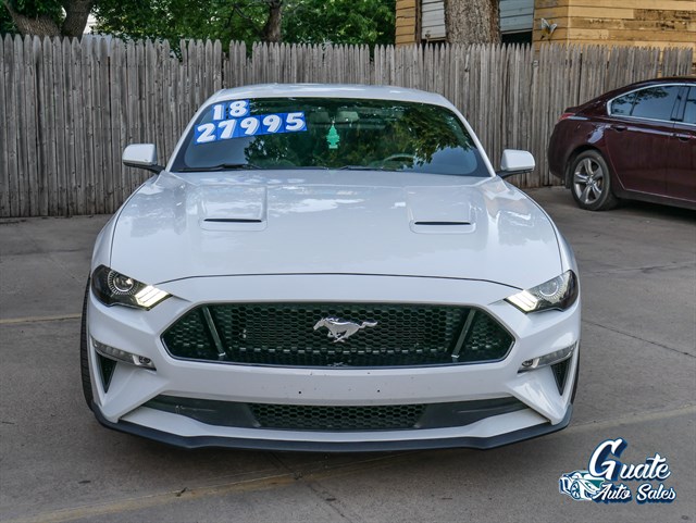 Ford Mustang photo 2