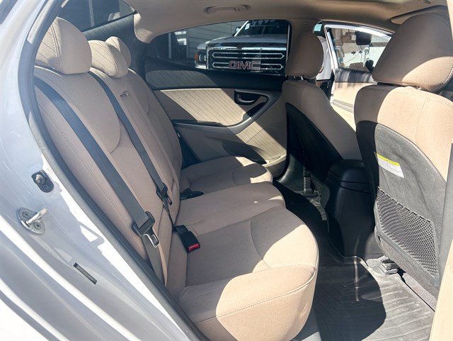 Hyundai Elantra photo 14