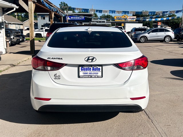 Hyundai Elantra photo 9