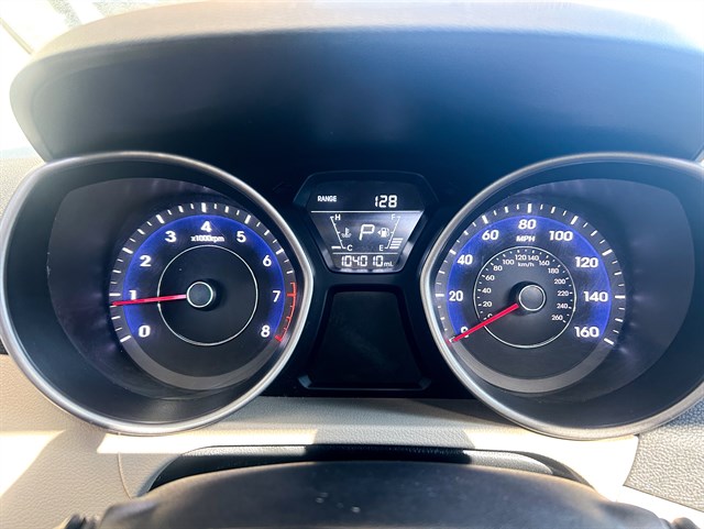 Hyundai Elantra photo 5