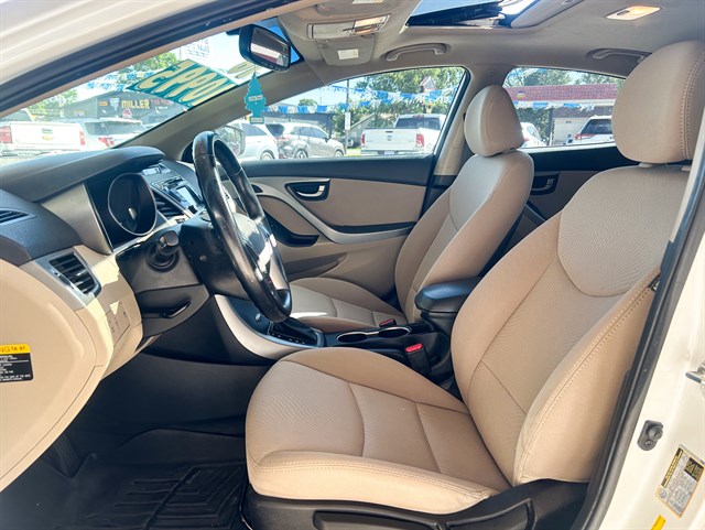 Hyundai Elantra photo 12