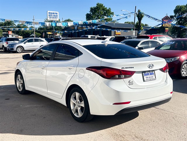 Hyundai Elantra photo 8
