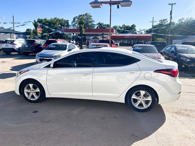 Hyundai Elantra photo 7