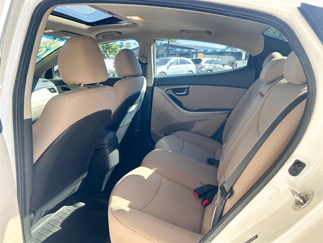 Hyundai Elantra photo 13