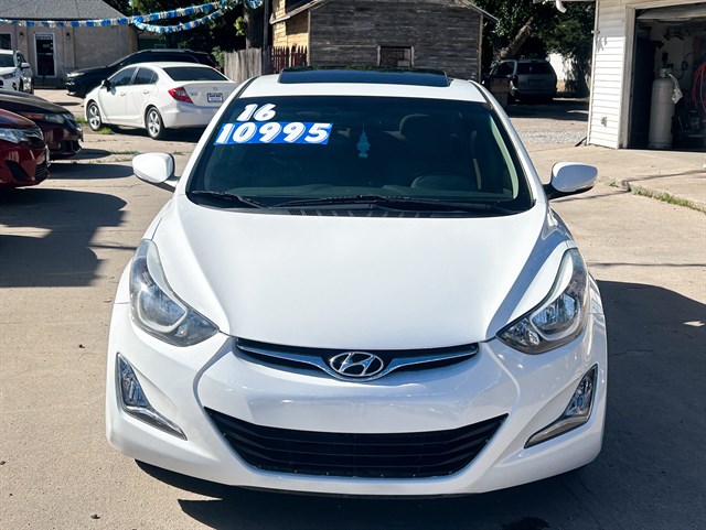 Hyundai Elantra photo 2