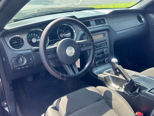 Ford Mustang photo 4