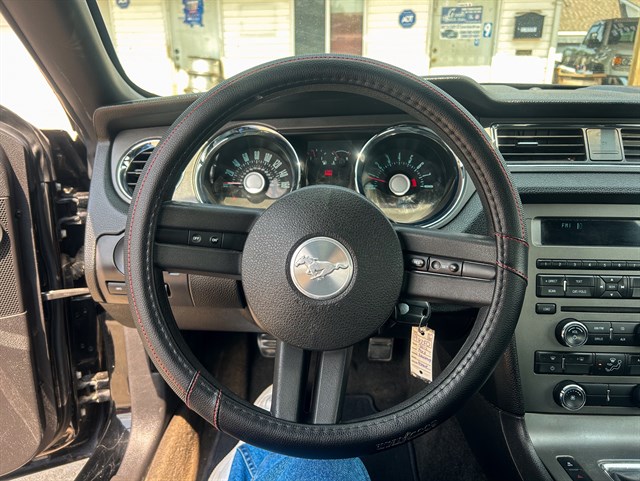Ford Mustang photo 5