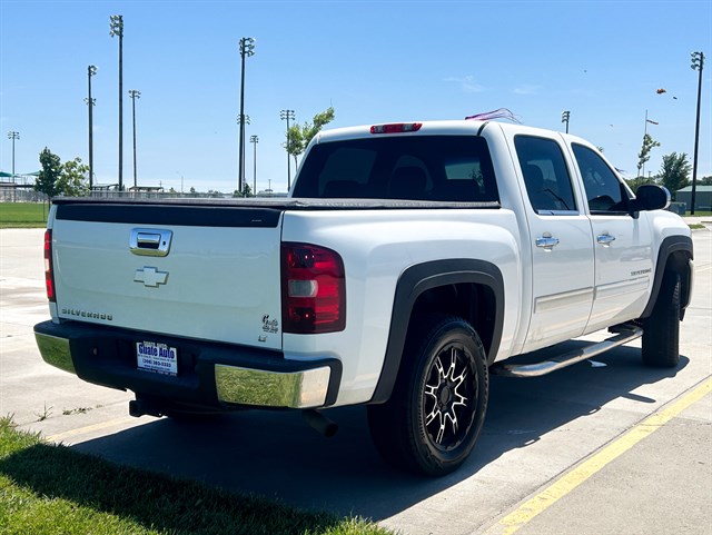 Chevrolet Silverado photo 11