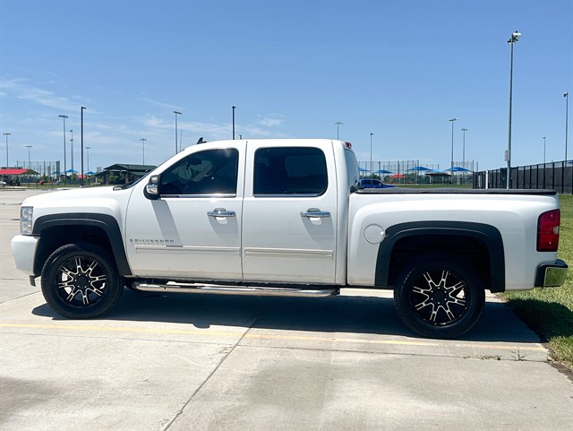 Chevrolet Silverado photo 8