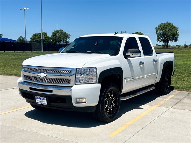 Chevrolet Silverado photo 4