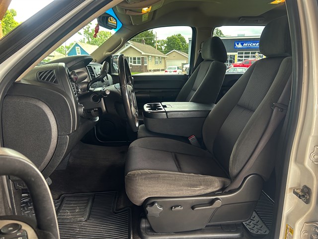 Chevrolet Silverado photo 13