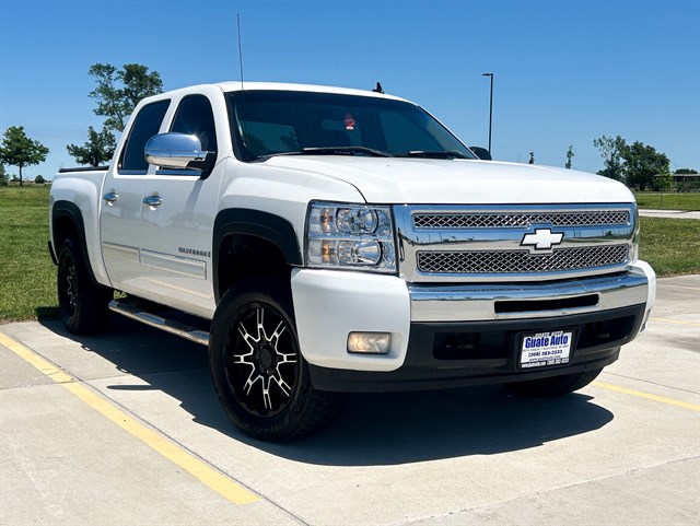 Chevrolet Silverado photo 2