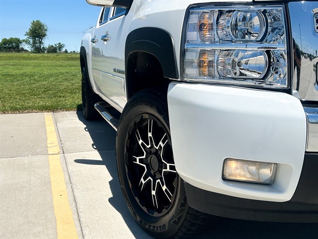 Chevrolet Silverado photo 17