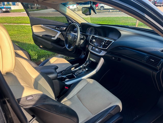 Honda Accord photo 17