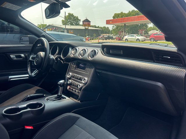Ford Mustang photo 16