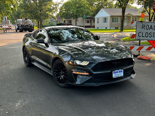 Ford Mustang photo 2