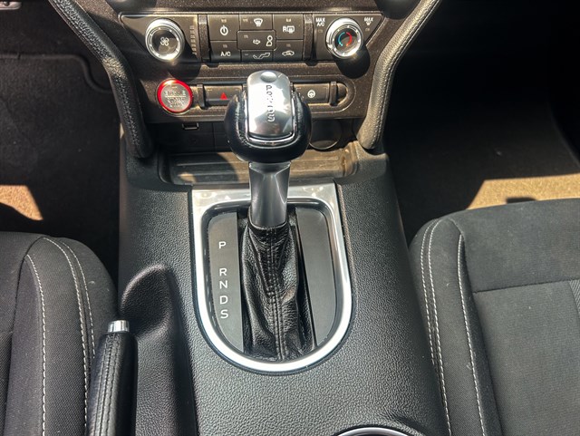 Ford Mustang photo 9
