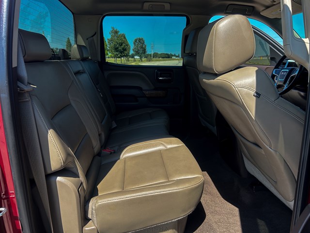 GMC Sierra photo 17