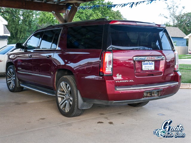 GMC Yukon XL photo 12