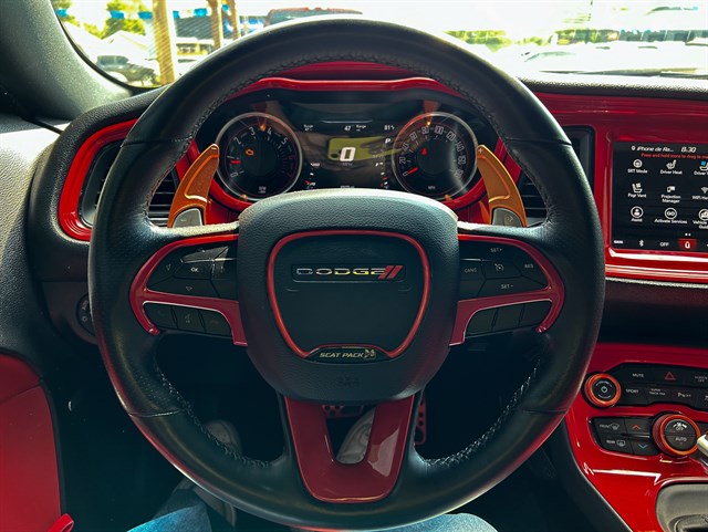 Dodge Challenger photo 8