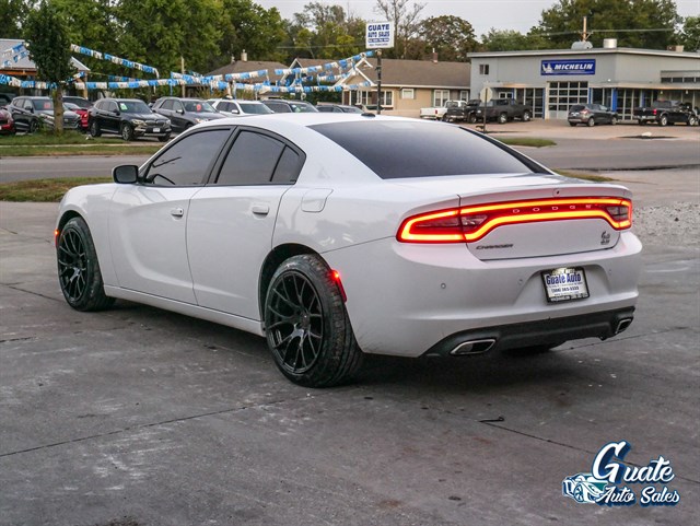 Dodge Charger photo 10