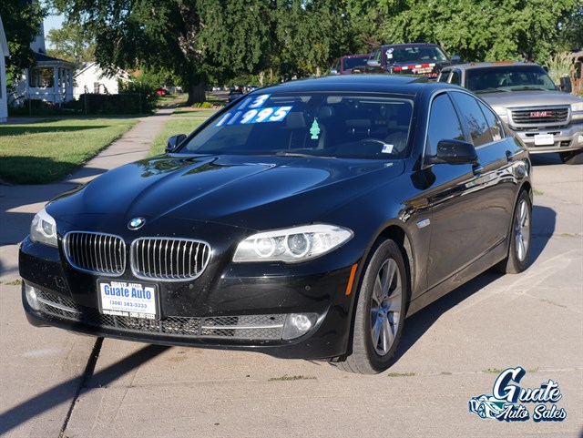 BMW 5 Series photo 3