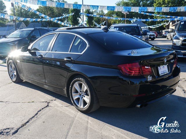 BMW 5 Series photo 10