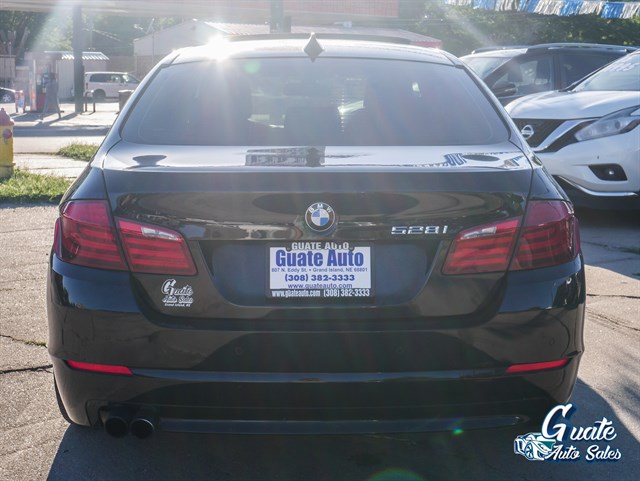BMW 5 Series photo 11