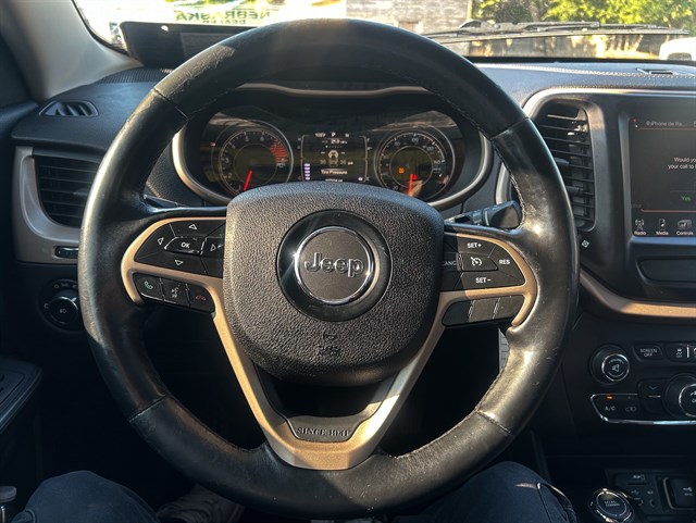 Jeep Cherokee photo 5