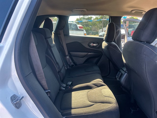 Jeep Cherokee photo 18