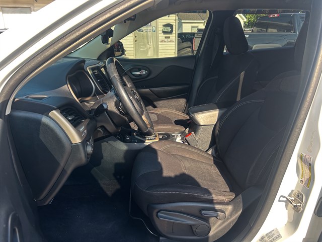 Jeep Cherokee photo 14