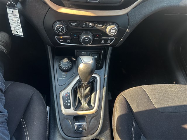 Jeep Cherokee photo 9