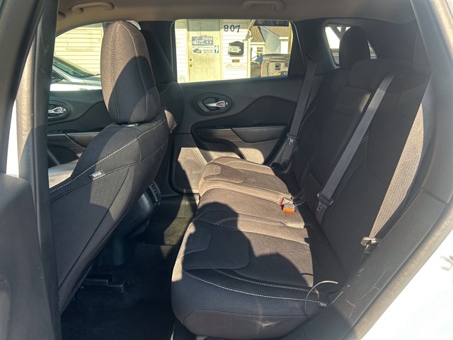 Jeep Cherokee photo 16