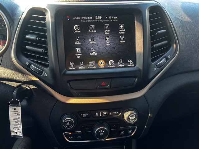 Jeep Cherokee photo 8