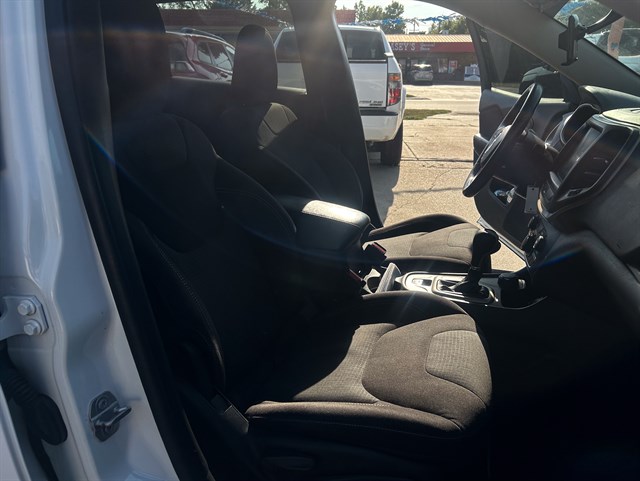 Jeep Cherokee photo 19