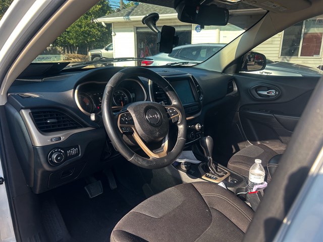 Jeep Cherokee photo 4