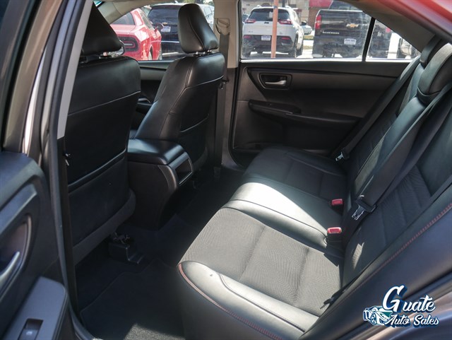 Toyota Camry photo 9