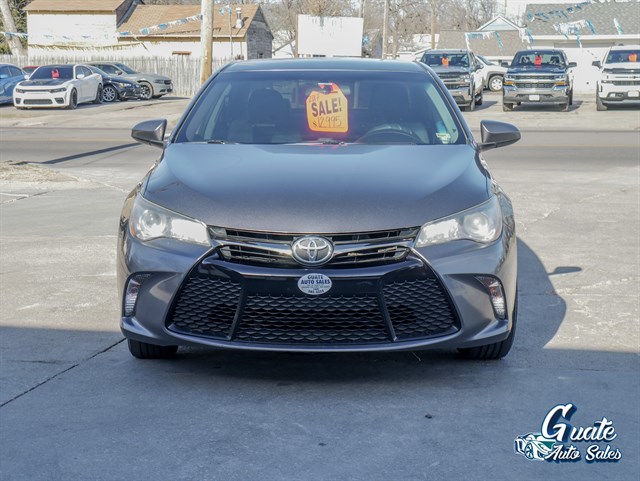 Toyota Camry photo 2