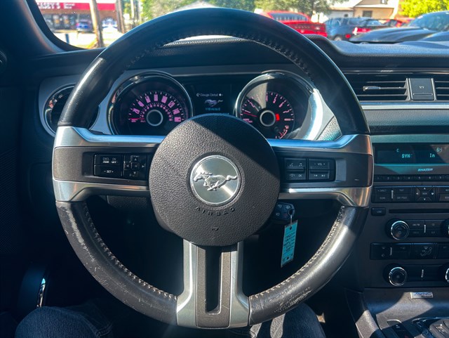 Ford Mustang photo 5