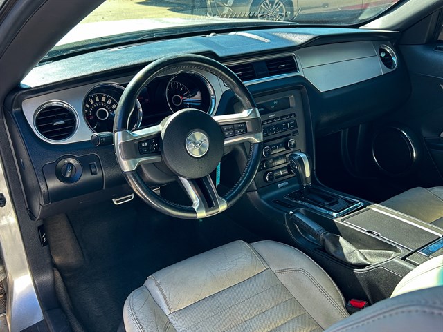 Ford Mustang photo 4