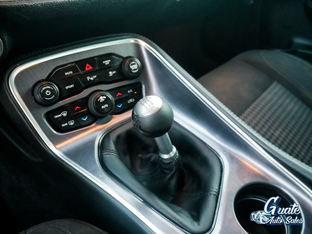 Dodge Challenger photo 9