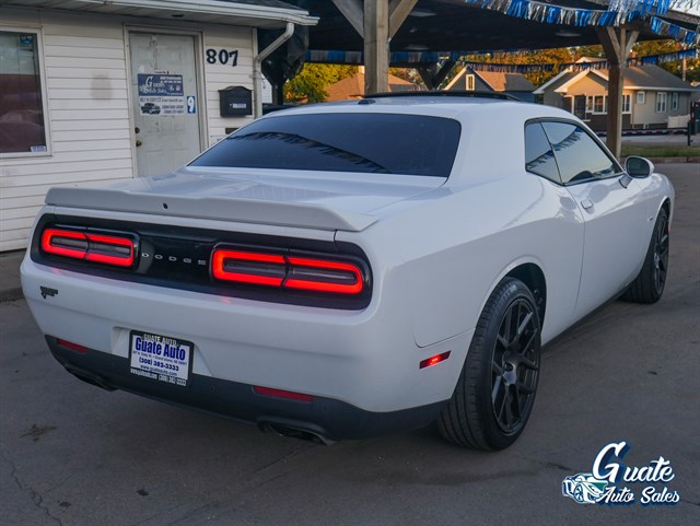 Dodge Challenger photo 12
