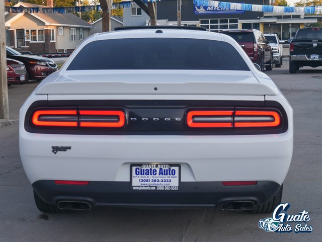 Dodge Challenger photo 11