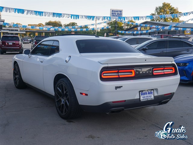 Dodge Challenger photo 10