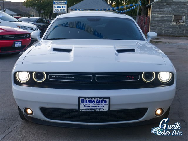Dodge Challenger photo 2