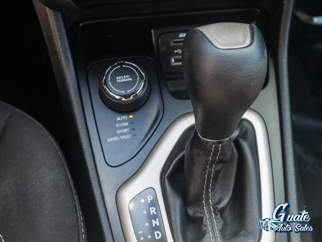 Jeep Cherokee photo 8